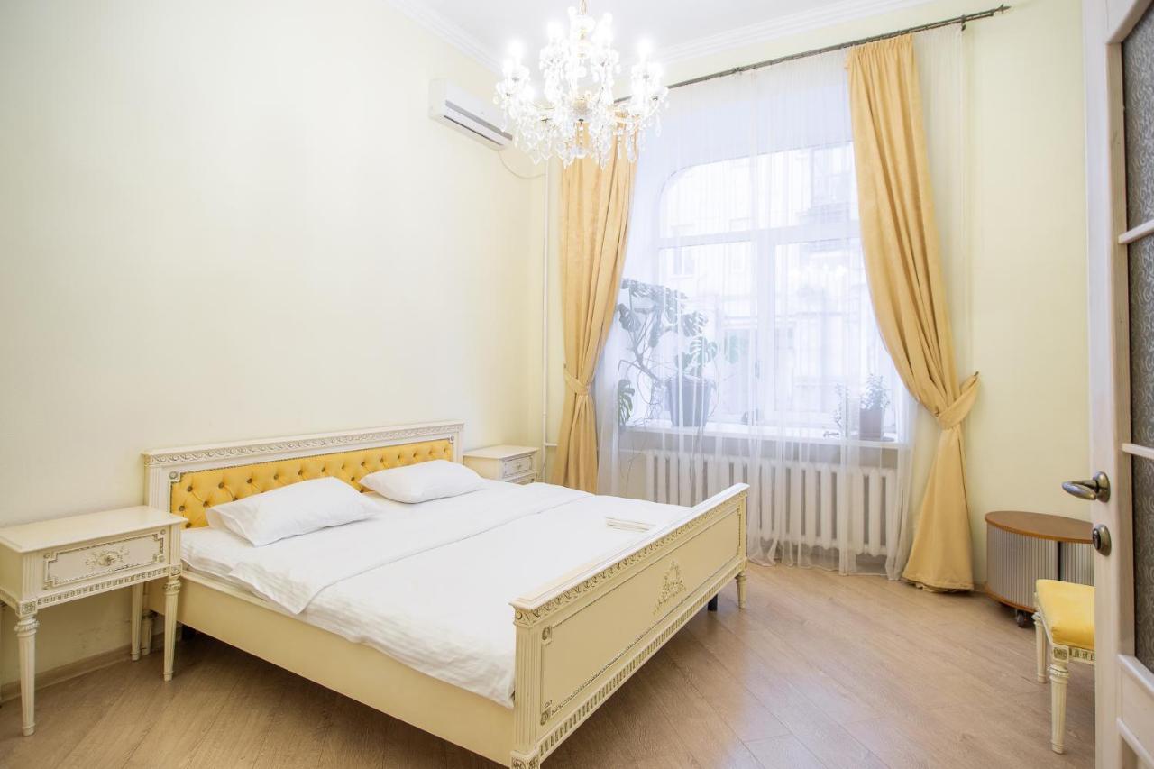 Comfortable Apartment On Mikhaylovskiy Lane Kiev Esterno foto