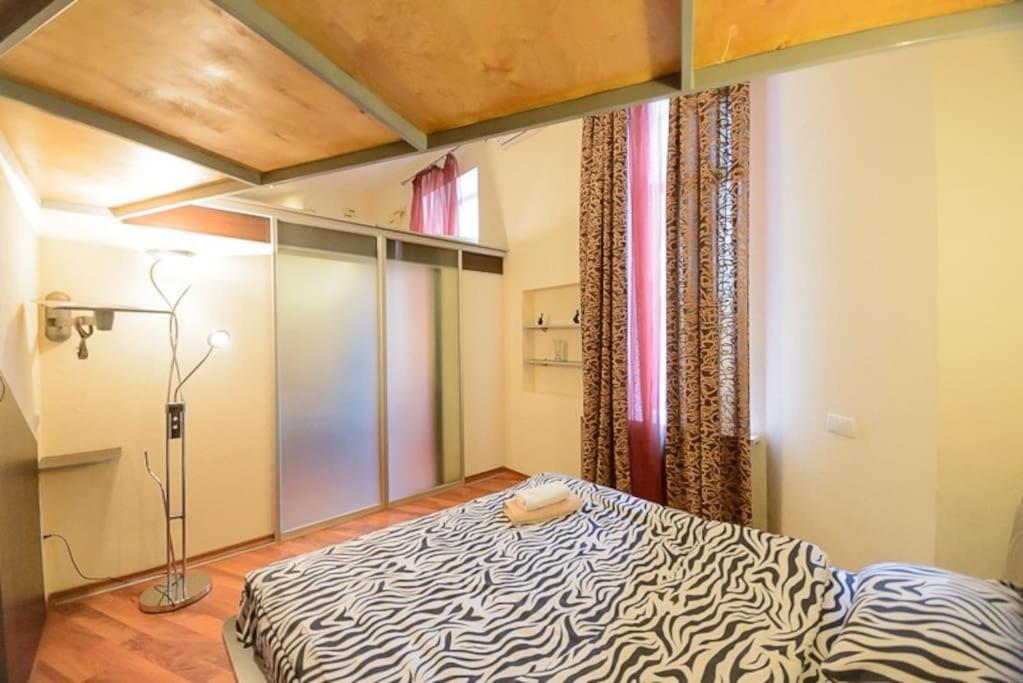 Comfortable Apartment On Mikhaylovskiy Lane Kiev Esterno foto