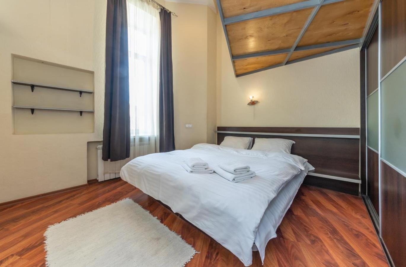 Comfortable Apartment On Mikhaylovskiy Lane Kiev Esterno foto