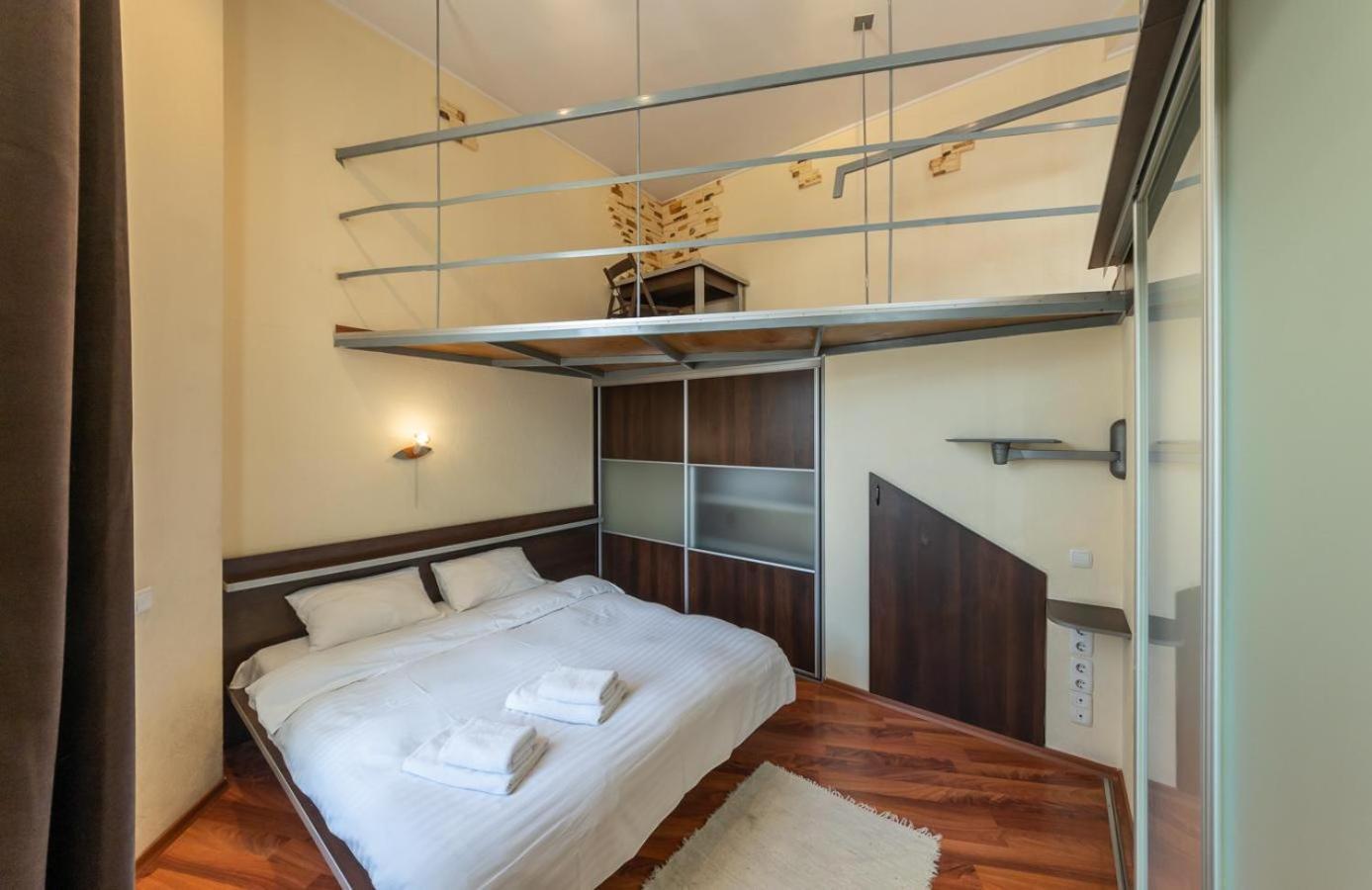 Comfortable Apartment On Mikhaylovskiy Lane Kiev Esterno foto