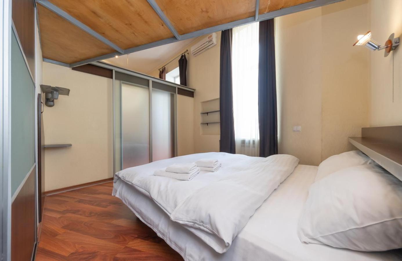 Comfortable Apartment On Mikhaylovskiy Lane Kiev Esterno foto