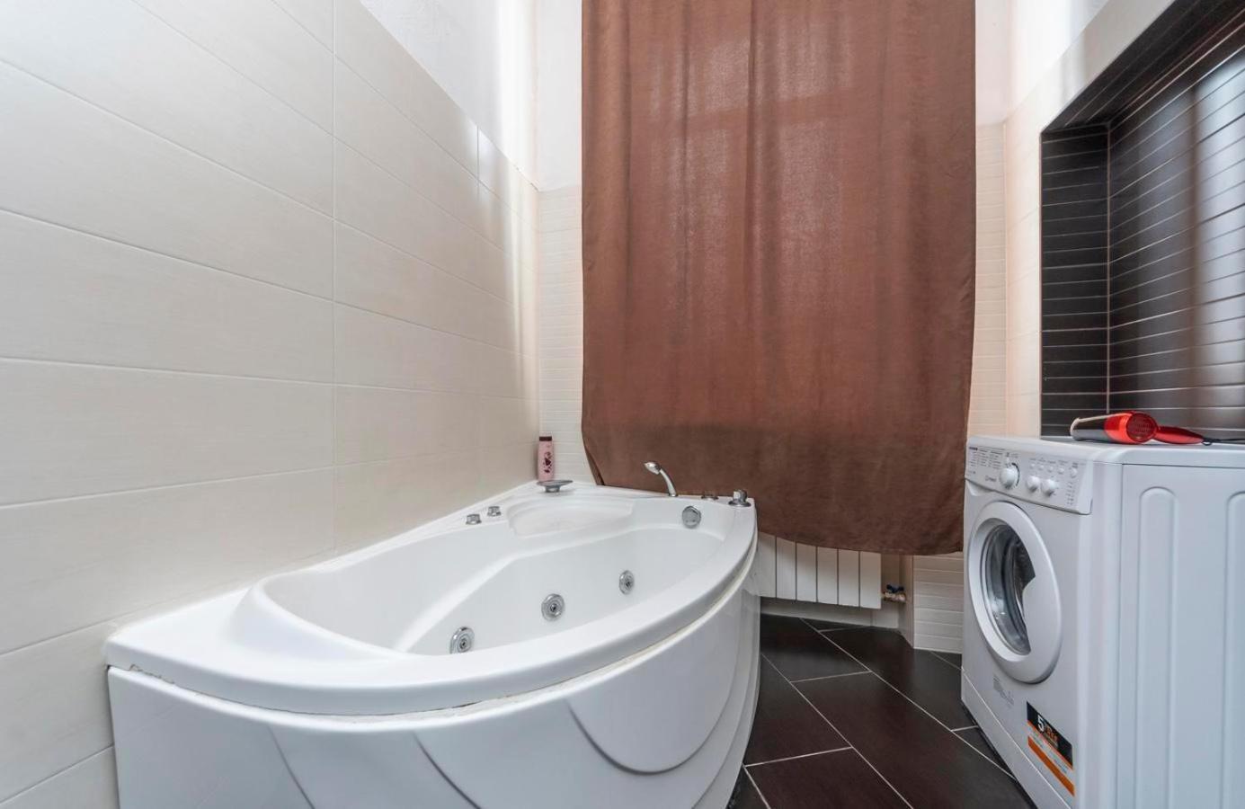 Comfortable Apartment On Mikhaylovskiy Lane Kiev Esterno foto