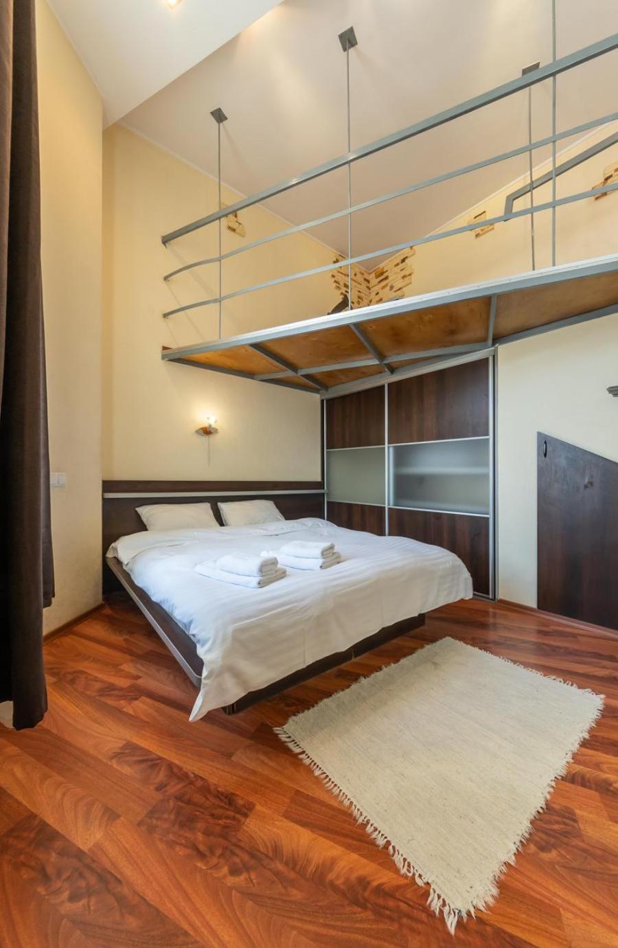 Comfortable Apartment On Mikhaylovskiy Lane Kiev Esterno foto