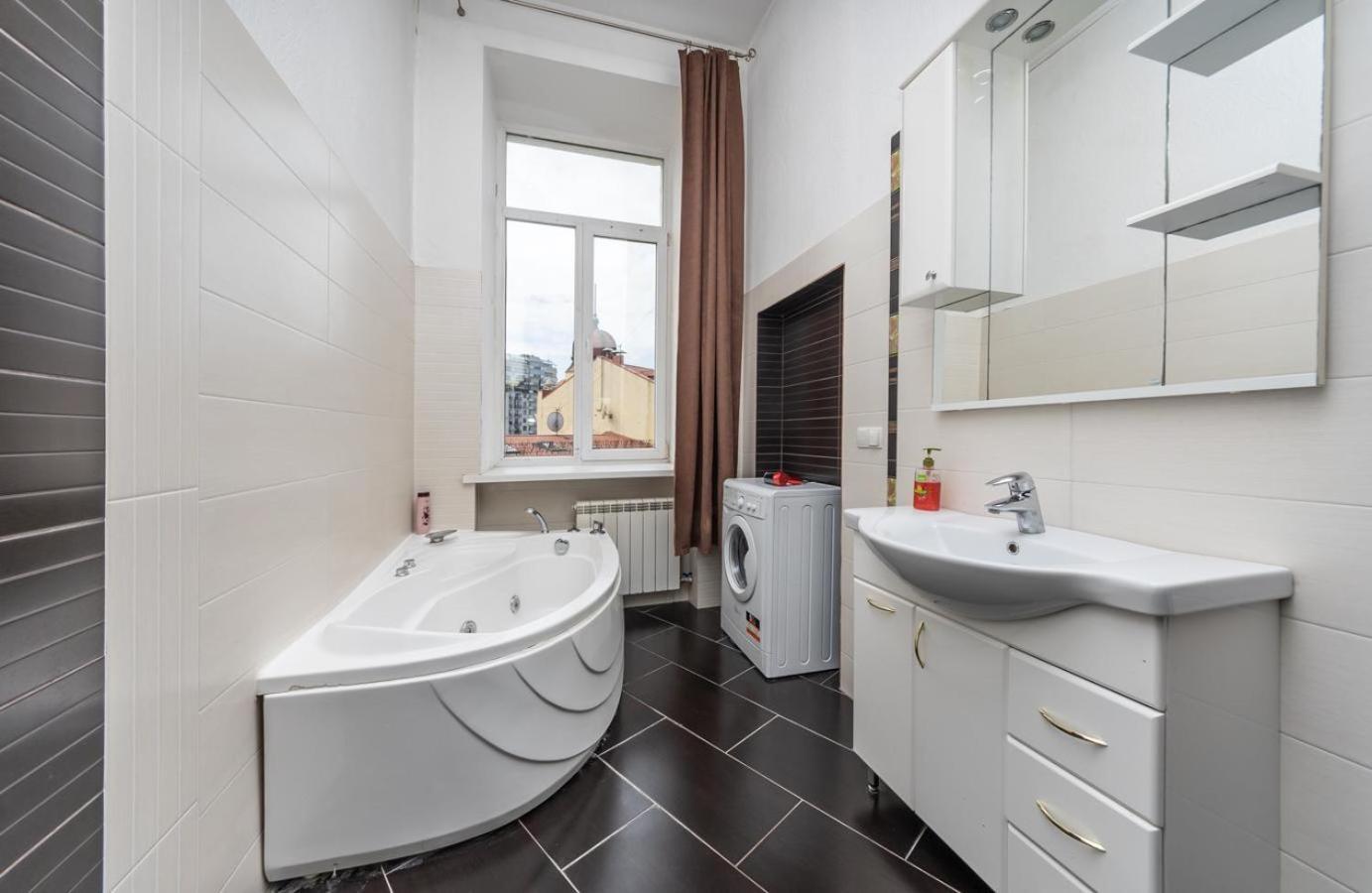 Comfortable Apartment On Mikhaylovskiy Lane Kiev Esterno foto